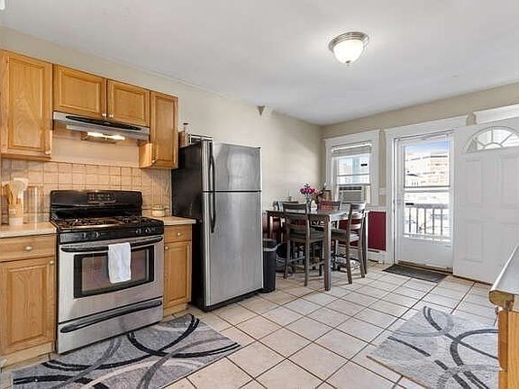 2nd image of 31 Weston St Unit 2