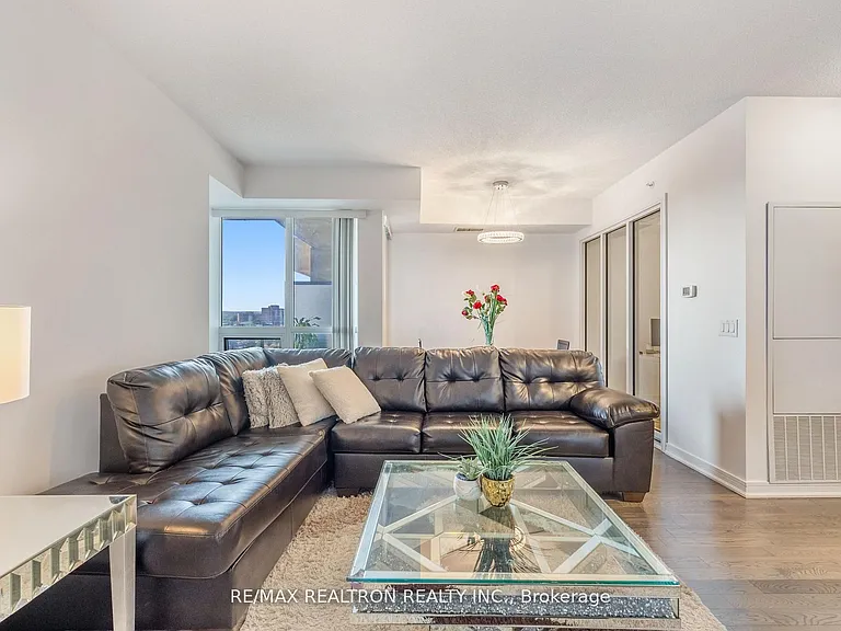9205 Yonge St #501 — Photo 5