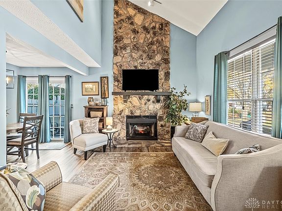 4th image of 2095 Foxknoll Dr