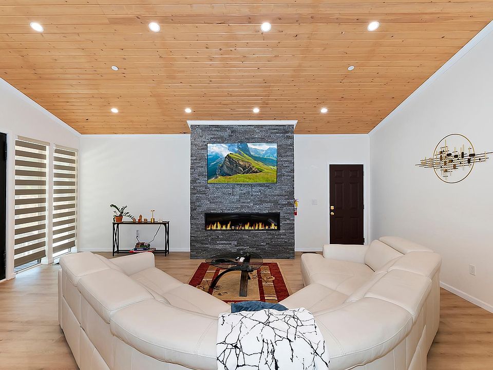 1st image of 422 Shady Ln