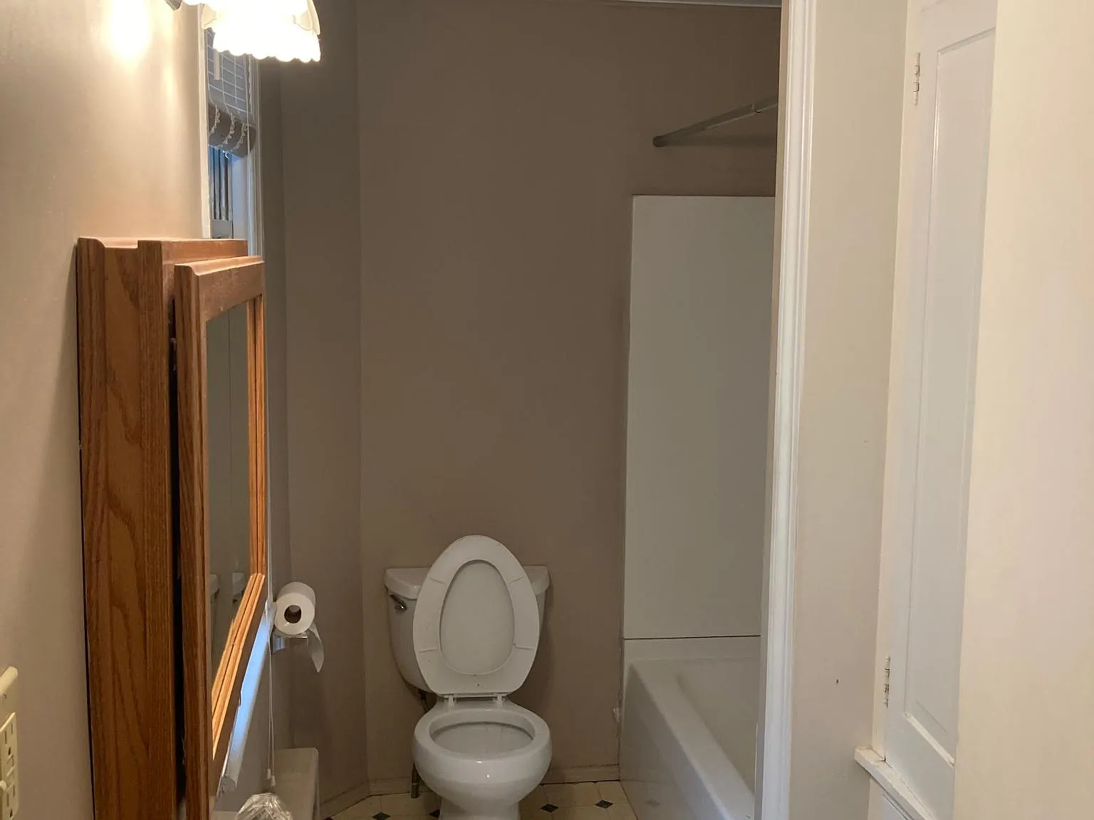 1600 W Market St — Photo 3