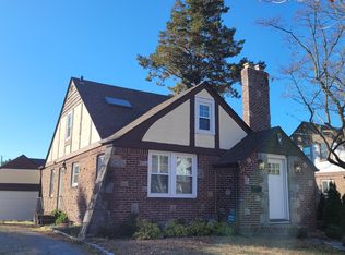 72 Radnor Rd, Great Neck, NY 11023