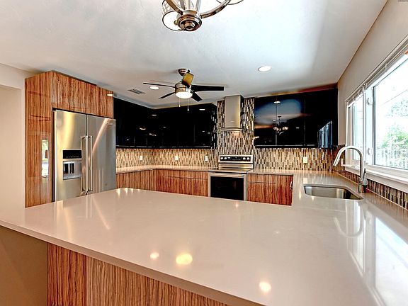 Gourmet kitchen