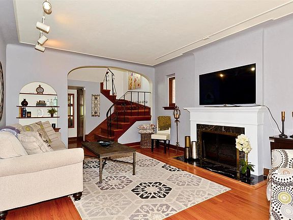 4th image of 6211 Marwinette Ave