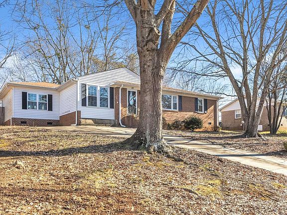 4th image of 53 Carriage Dr