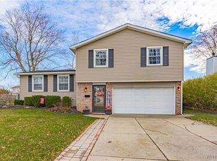 313 Shetland Dr, Williamsville, NY 14221
