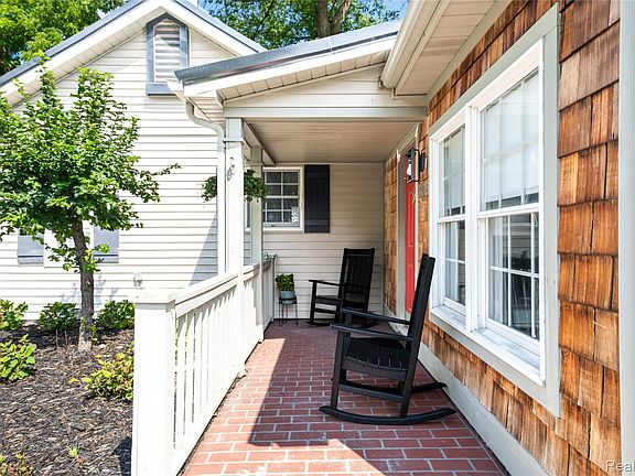 5th image of 308 N Seymour Rd
