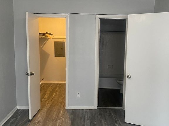 5th image of 8426 Tidewater Dr APT 5