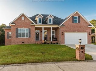 4068 Farmington Dr, Hurricane, WV 25526