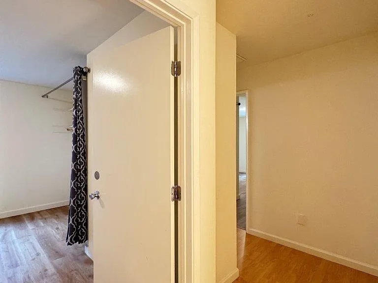 1555 Oxford Street — Photo 28