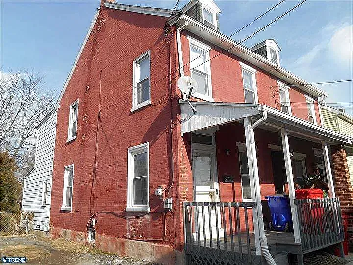 371 New St