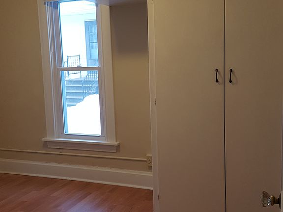 4th image of 302 1st Ave NE
