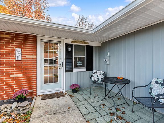 4th image of 377B Chatham Court