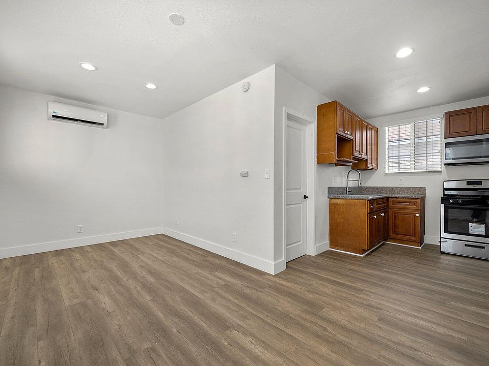 1st image of 464 Margaret Ave Back 466
