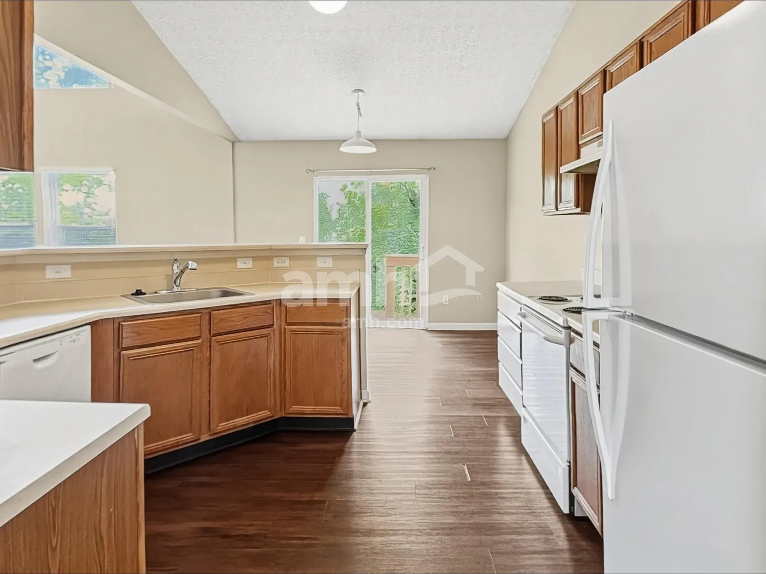 3 bed, 2.5 bath, 1642 sqft, $2,520 — Photo 4