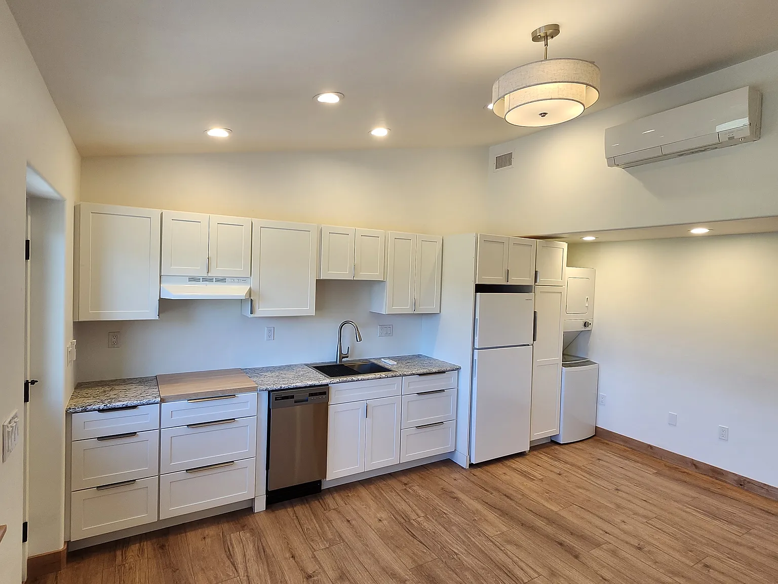 1 bed, 500 sqft, $1,600 — Photo 4