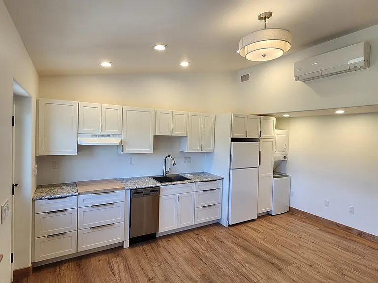 432 Amy Ct #1 — Photo 4