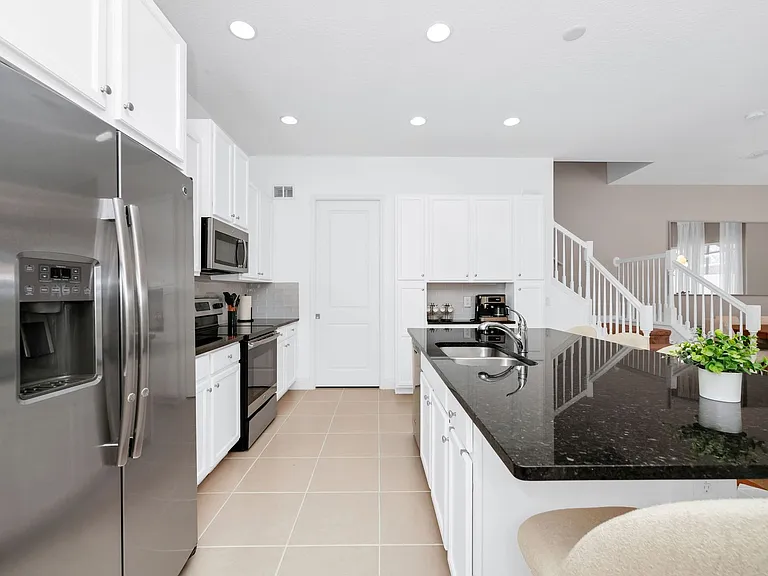 302 Captiva Dr — Photo 5