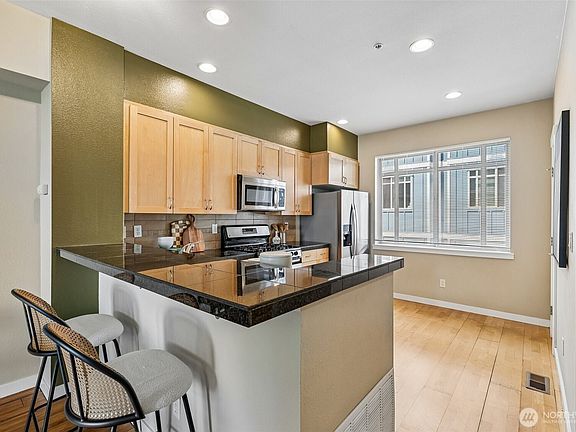 5th image of 2162 Yakima Avenue