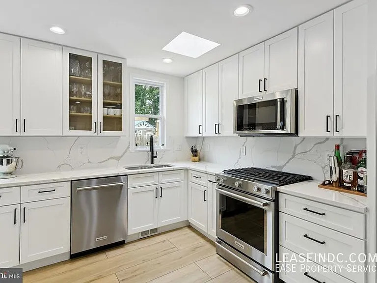 121 Webster St NW — Photo 11