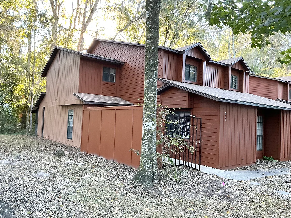 Building Photo - 911 SW 57th Ter