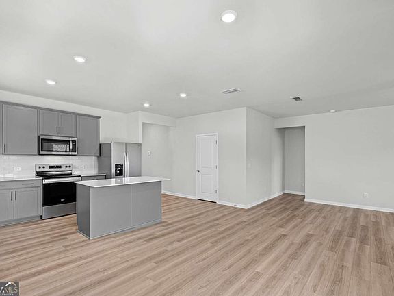 5th image of 3123 Orwell Dr SE