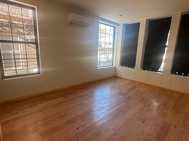 850 E 222nd St #1 — Photo 8