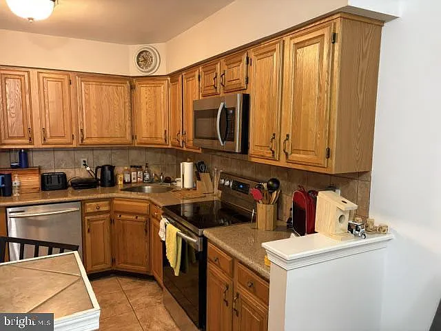 2 bed, 2.0 bath, 1180 sqft, $2,200 — Photo 3