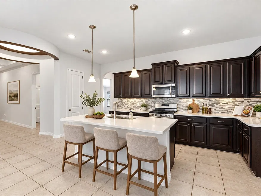 4 bed, 2189 sqft, $2,500 — Photo 3