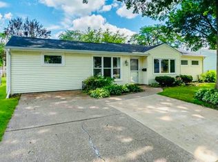 1215 16th St, Bettendorf, IA 52722