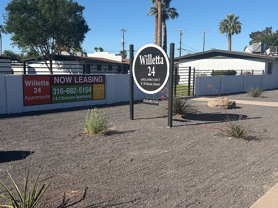VIEW OF THE FRONT ENTRANCE OF PROPERTY
