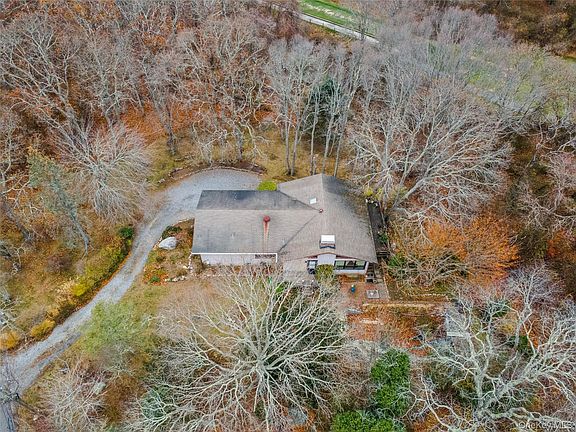 4th image of 70 Fairview Avenue