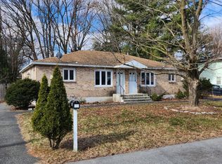 7 Van Dyke Rd, Albany, NY 12205