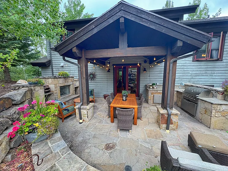 2060 Paddington Dr — Photo 15