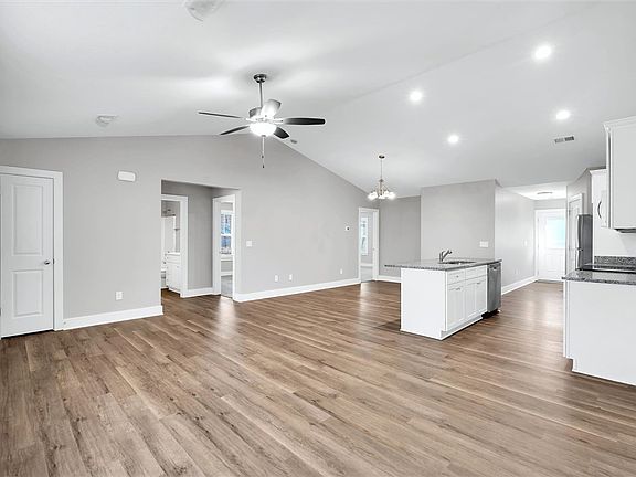4th image of 109 Branchwood Dr