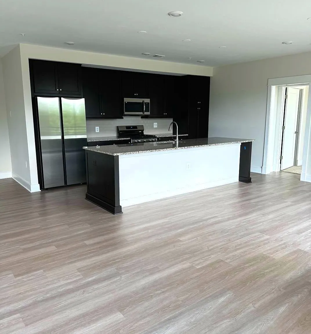 2 bed, 1712 sqft, $3,200 — Photo 4