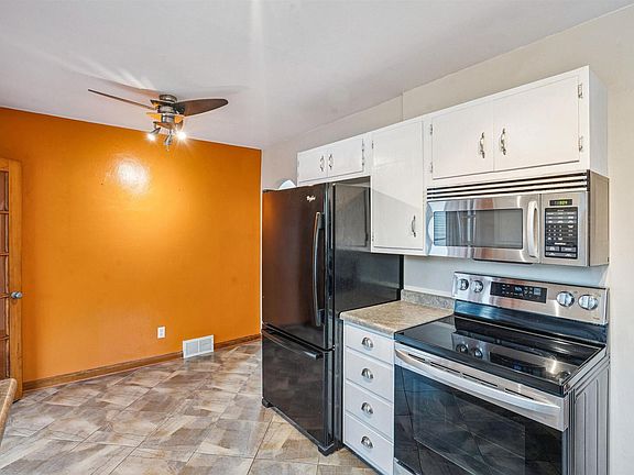 4th image of 421 W 30th St