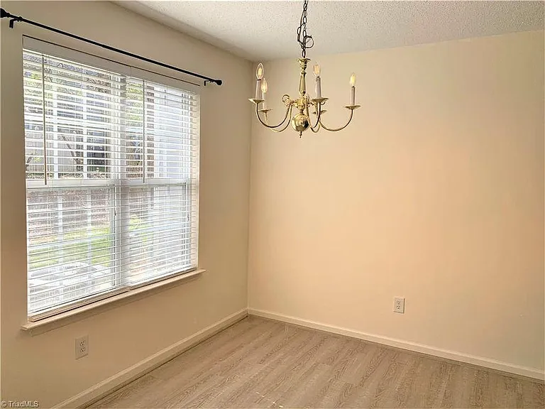 435 Luzelle Dr #435 — Photo 8