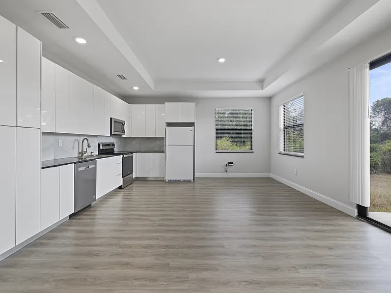 679 Windermere Dr — Photo 8