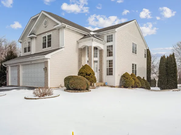 7 Crescent Ct, Streamwood, IL 60107