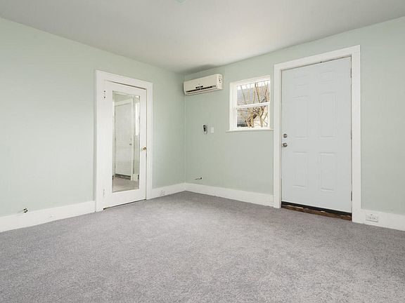 2nd image of 2423 Parkview Ave #B