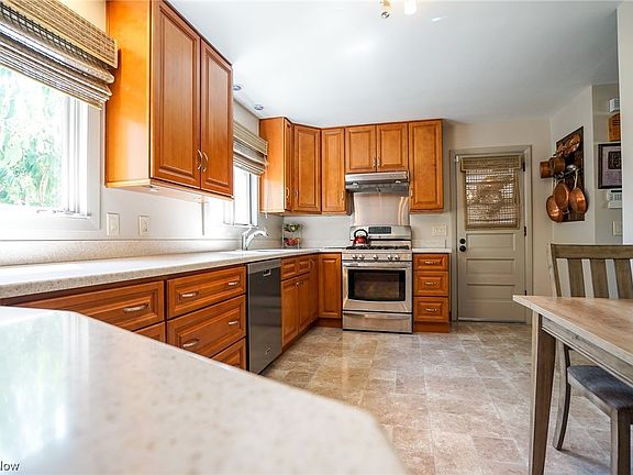 3rd image of 210 S Beverly Ave