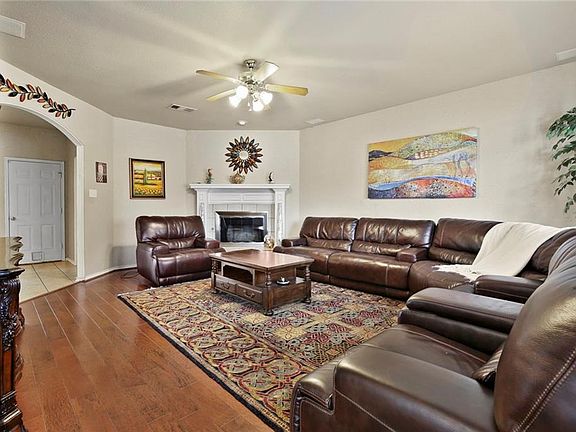 4th image of 1412 Wallace Dr