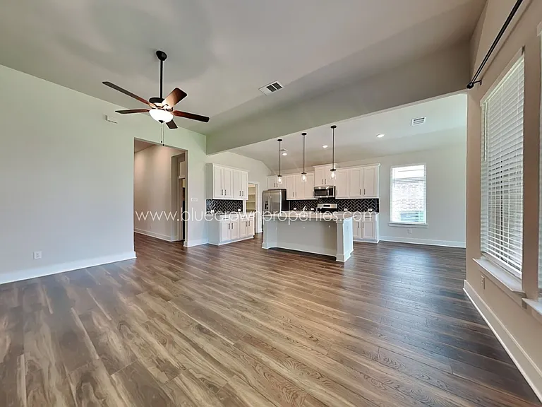 606 Taylor Dr — Photo 2