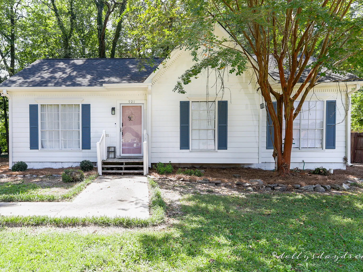 3 bed, 1377 sqft, $1,800 — Photo 1