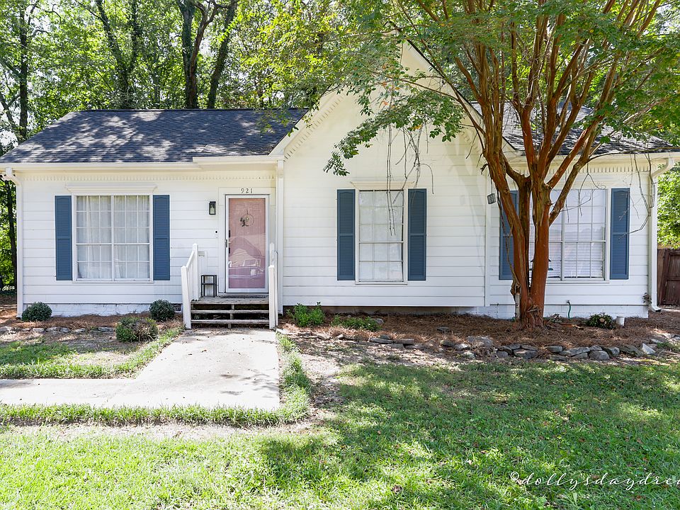 1st image of 921 Oak Blvd