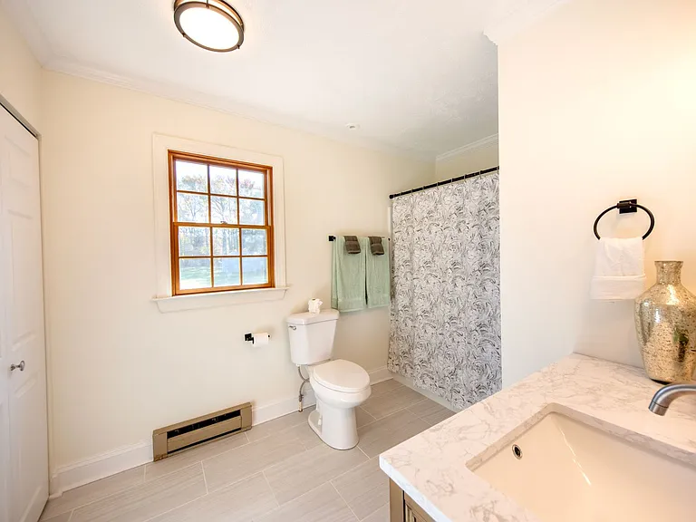 105 King George Ct — Photo 14