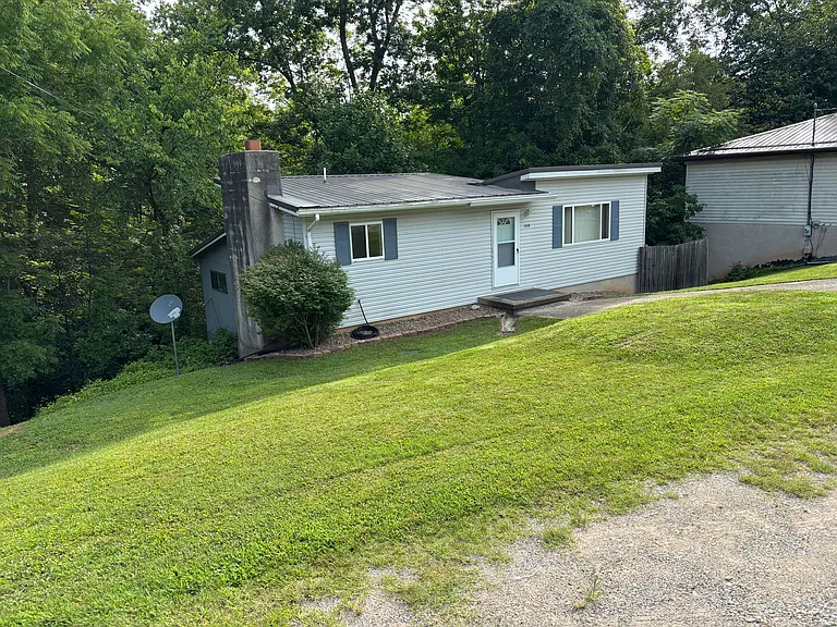 159 Tompkins Dr — Photo 2