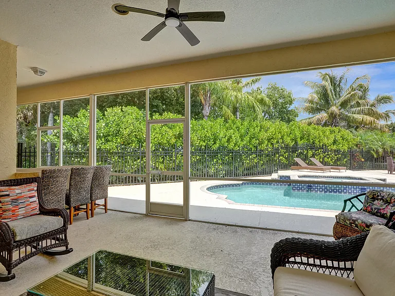 15910 Lindbergh Ln — Photo 40
