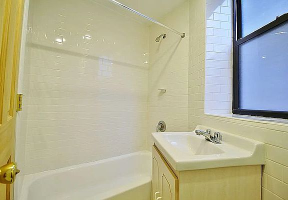 5th image of 1376 1st Ave APT 10